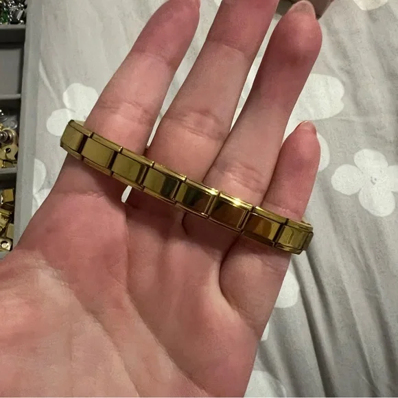 Elegant Gold Bracelet - Picture 2 of 3